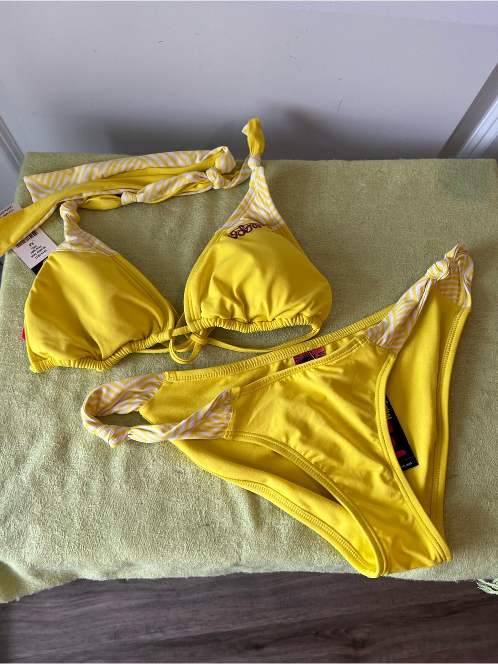 Volcom white and Yellow Bikini Set - Women Swim. Medium. NWT